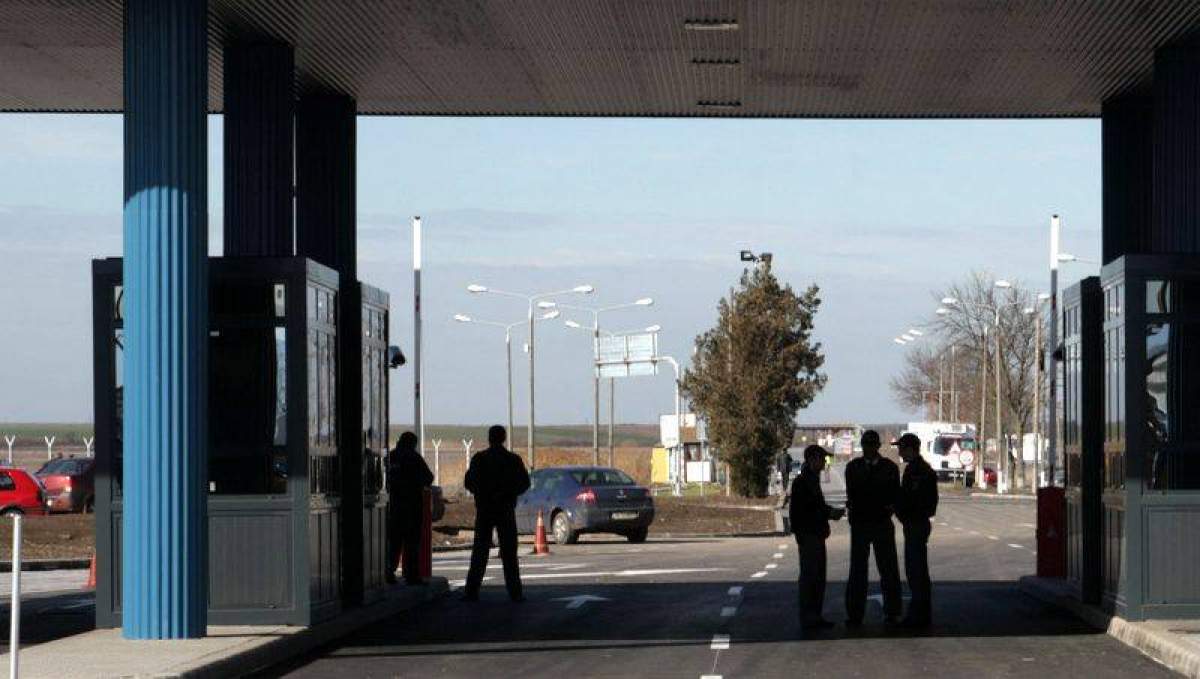 Un microbuz cu 15 cetăţeni sirieni a fost oprit la intrarea în țară, la Giurgiu. Cum s-a apărat șoferul în fața polițiștilor