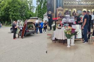Leluț Vasilescu a fost înmormântat la Cimitirul Bellu. Toboșarul trupei Compact, condus astăzi pe ultimul drum / FOTO