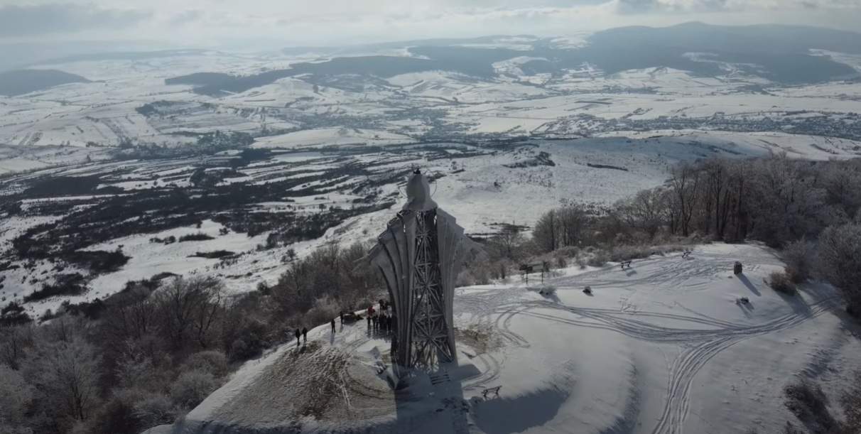 Locul din România unde găsești Inima lui Iisus. De ce statuia impozantă e unică în Europa. Ai știut unde este? / FOTO