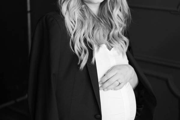 Laura Cosoi se pregătește să aducă pe lume cel de-al treilea copil! Vedeta își dorește să nască natural!  ''Am început numărătoarea inversă''