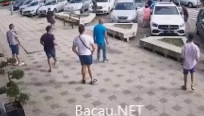 Incident tragic în Bacău. Bătaie cu bâte, arme, săbii, bolovani și spray paralizant / FOTO