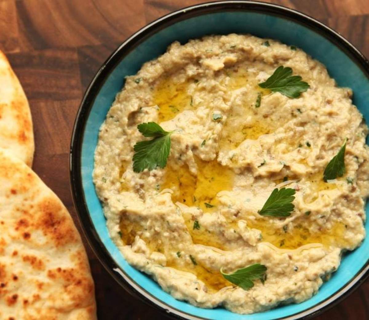 Baba Ganoush Baba Ganoush. Rețetă de salată de vinete cremoasă, cu usturoi