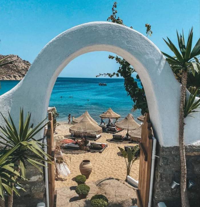 Plaja din Grecia preferată de Lili Sandu și partenerul ei: "Am ajuns, câtă fericire!" Cât costă un sejur aici pentru cuplu / FOTO