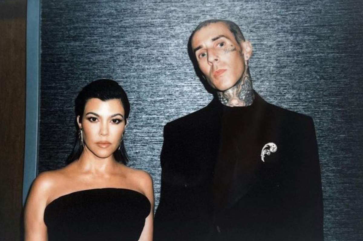 Travis Barker alături de Kourtney Kardashian