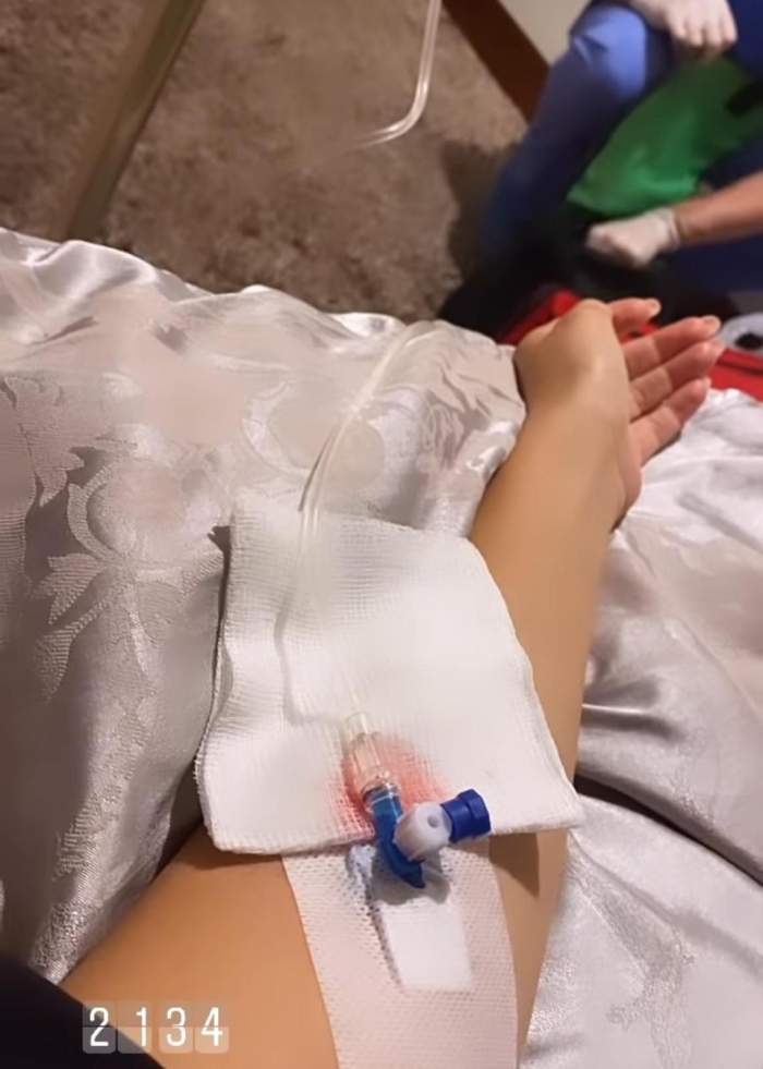 Andreea Tonciu, cu perfuzia la mână. Vedeta a avut nevoie urgent de intervenția medicilor / FOTO