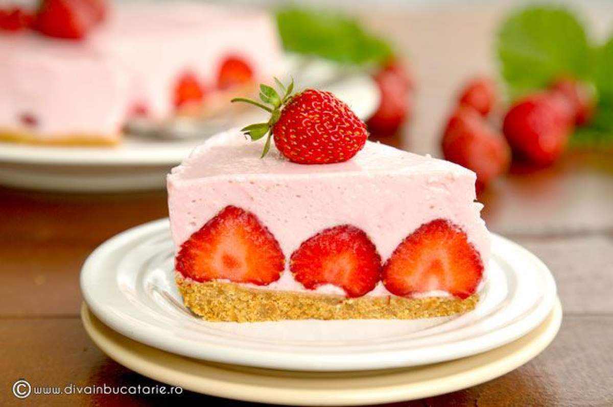 Rețetă de cheesecake cu căpșune și iaurt. Un desert delicios pentru zilele călduroase de vară
