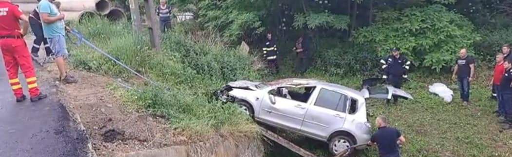 Accident devastator în Bârjoveni, județul Neamț. Un bărbat a murit și alți doi au fost răniți / FOTO