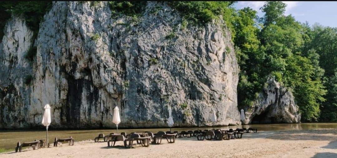 Locul din România confundat cu Thailanda. Plaja sălbatică, la mare căutare printre turiști! Ai auzit de acest loc de vis? / FOTO