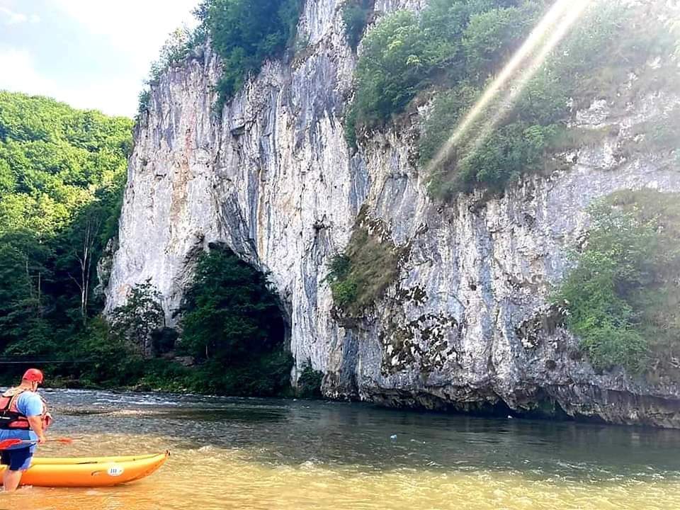 Locul din România confundat cu Thailanda. Plaja sălbatică, la mare căutare printre turiști! Ai auzit de acest loc de vis? / FOTO