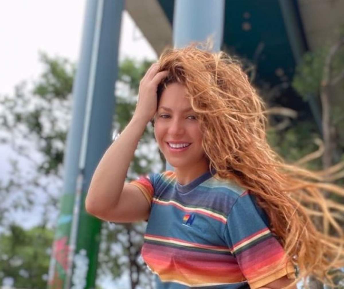 Shakira zâmbind