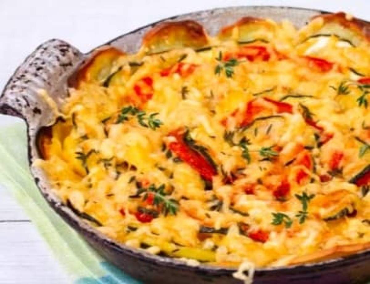 Dovlecei la cuptor - rețetă Rețetă de dovlecei cu cartofi și roșii la cuptor. Un preparat delicios pentru întreaga familie