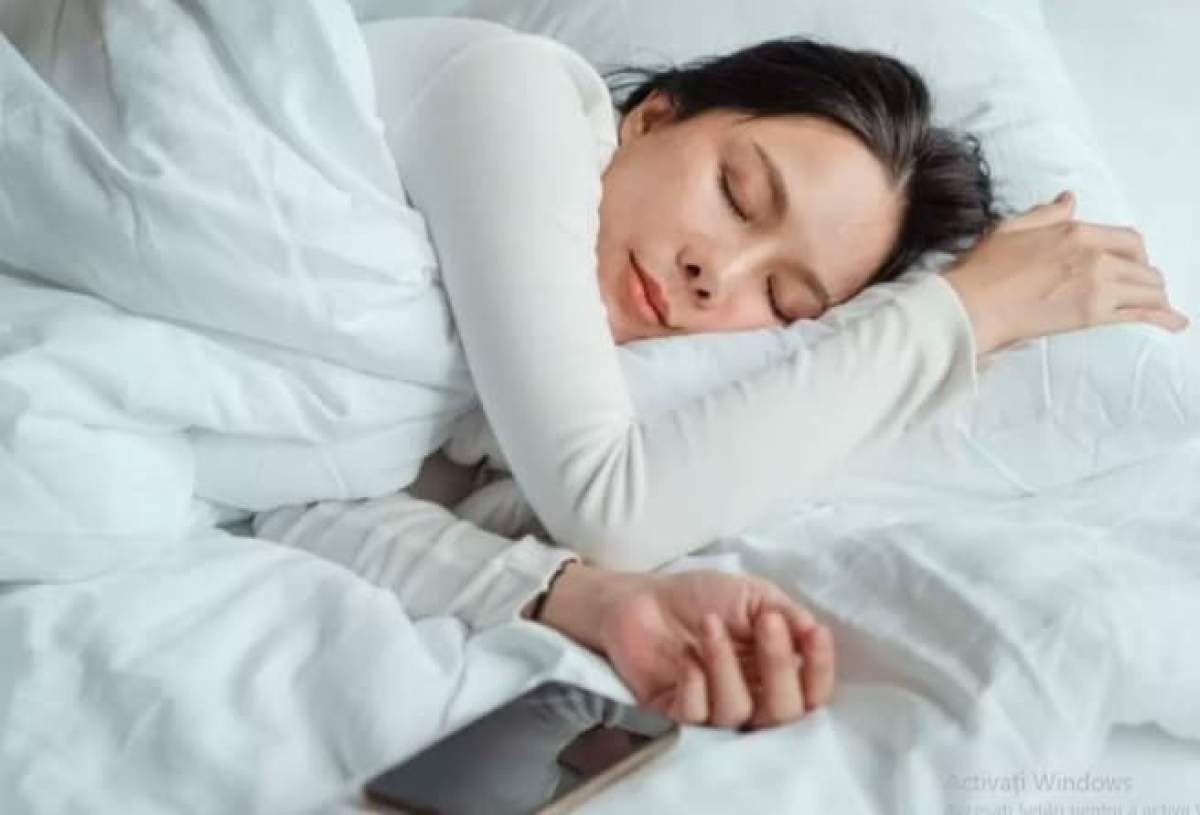 Ce să consumi seara ca să ai un somn odihnitor. Vei scăpa instant de insomnii