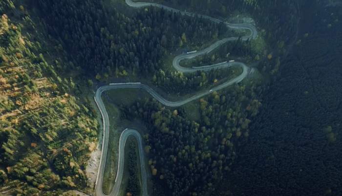 Cele mai spectaculoase drumuri din România. Peisajele îți taie răsuflarea! Ai știut de ele?