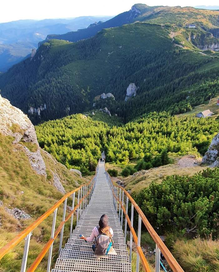 Locul din România unde găsești "Scara spre Cer". Aici muntele se unește cu norii! Unde se află cel mai frumos traseu montan de la noi din țară / FOTO