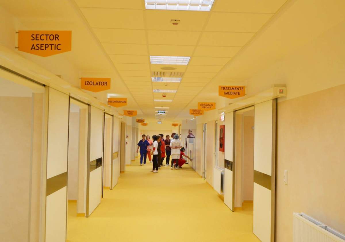 Spital Bucuresti Cadre medicale din Capitală, cercetate pentru că nu au vrut să renunțe la unghiile cu gel. Ce spune Beatrice Mahler, managerul spitalului
