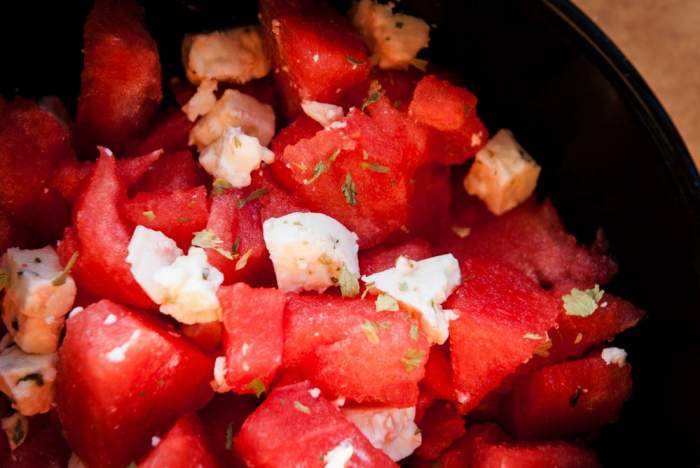 Salată de pepene roșu cu telemea. O rețetă interesantă pentru orice moment al zilei