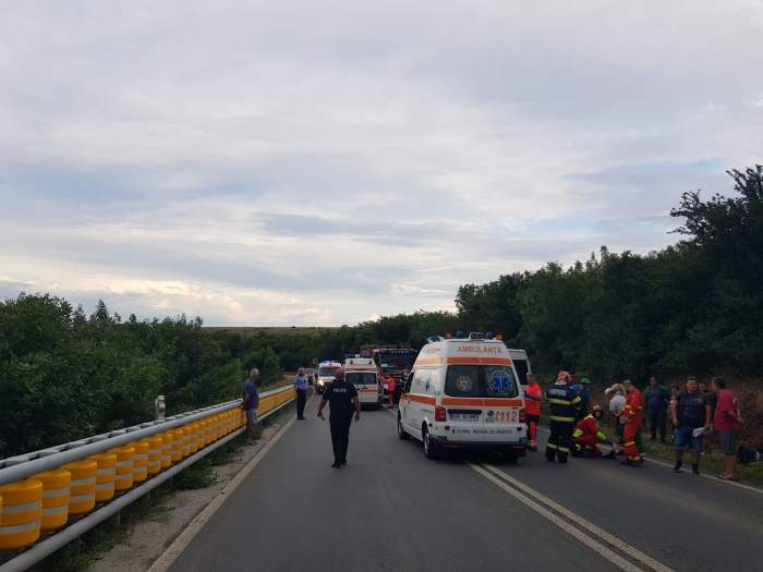 Accident grav pe un drum din Giurgiu, între un microbuz cu pasageri și un autoturism. A fost activat Planul Roşu de intervenţie / FOTO