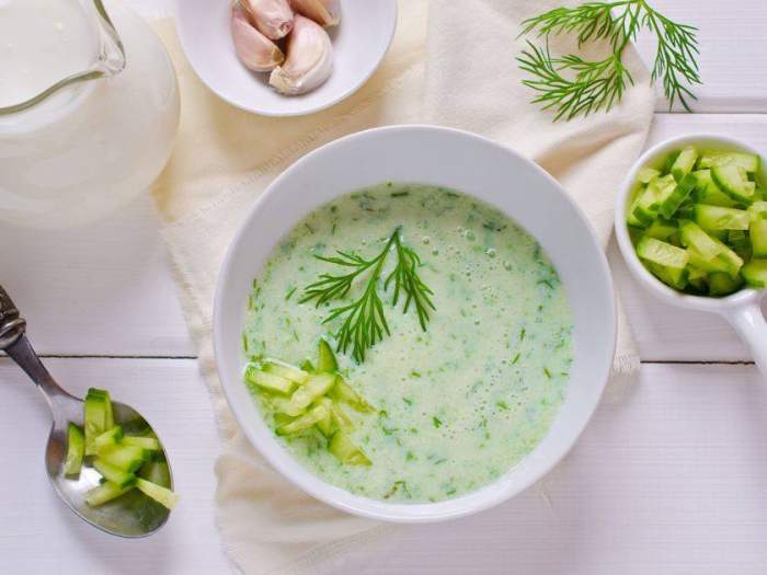 Supă de castraveţi cu avocado şi iaurt. Rețeta ideală pentru sezonul cald