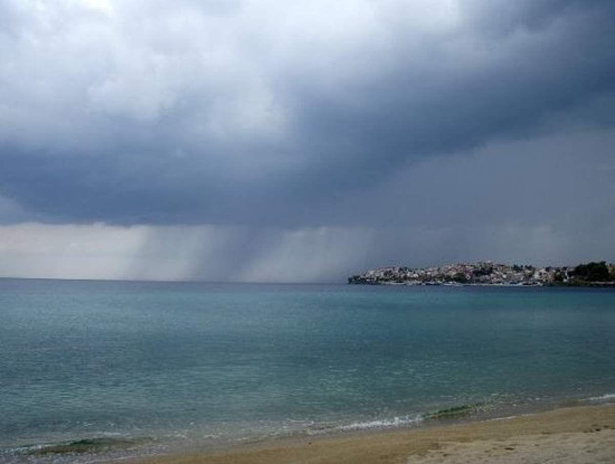 Turişti daţi dispăruţi în Grecia. S-au aventurat să înoate în marea agitată și nu s-au mai întors la mal
