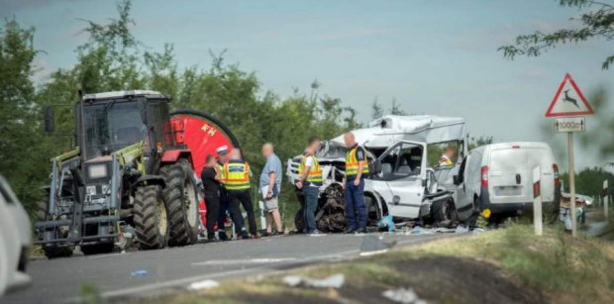 Accident mortal! Doi români și-au pierdut viața și alți 9 au fost răniți, după ce microbuzul în care se aflau a intrat pe contrasens / VIDEO