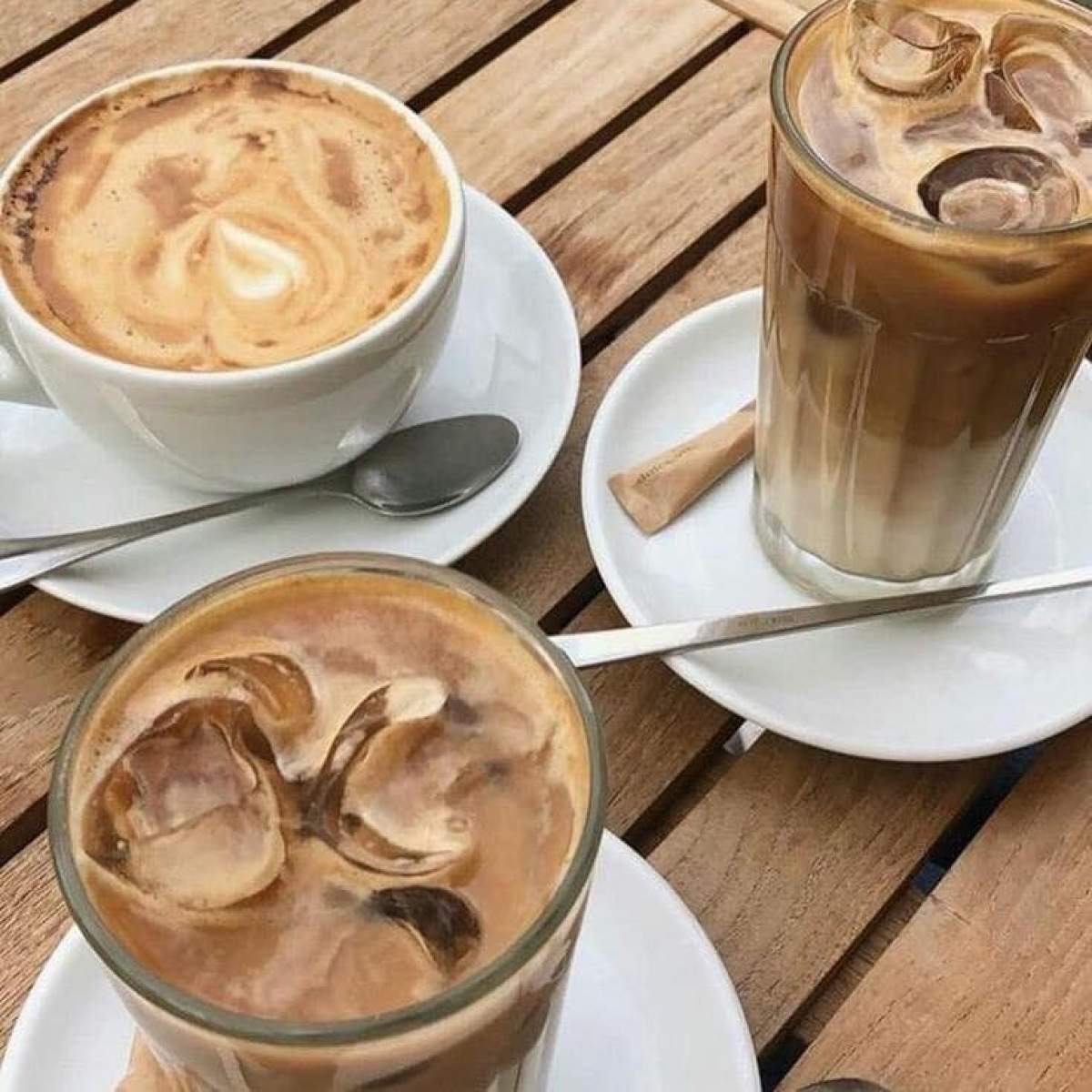 Cafea Ce se întâmplă în corpul tău dacă bei prea multă cafea. Regula de care trebuie să ții cont, mai ales vara