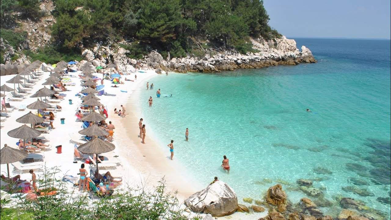 Plajele din Thassos și Halkidiki, în topul preferințelor pentru vacanță. Presa din Grecia scrie: ”Cea mai mare parte a turiștilor străini din Thassos sunt români”