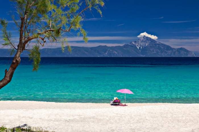Plajele din Thassos și Halkidiki, în topul preferințelor pentru vacanță. Presa din Grecia scrie: ”Cea mai mare parte a turiștilor străini din Thassos sunt români”