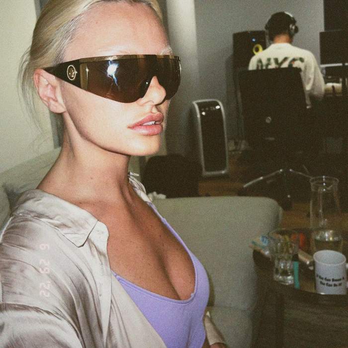Alexandra Stan iubește, din nou, după divorț?! Vedeta a fost surprinsă în compania unui bărbat misterios