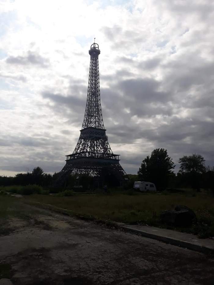 Locul din România unde găsești Turnul Eiffel. Nu e glumă! Cuza de la Te cunosc de undeva l-a vizitat de curând / FOTO
