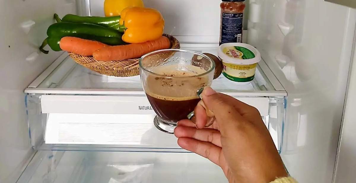 Ce se întâmplă dacă pui o ceașcă de cafea în frigider. Trucul care te va ajuta mult