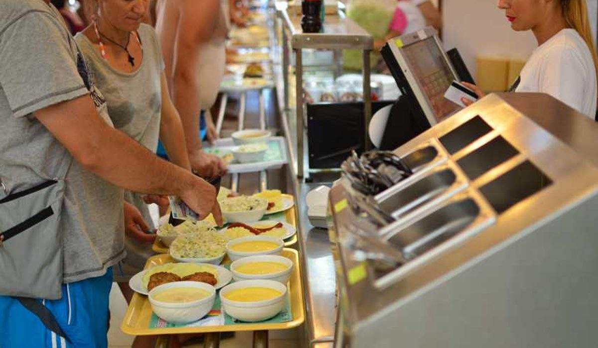 Cât costă o ciorbă la ''împinge tava'' în stațiunea Mamaia. Oamenii și-au făcut cruce