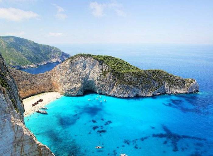Insula din Grecia favorită a Giuliei Anghelescu! Cât costă un sejur pentru două persoane aici