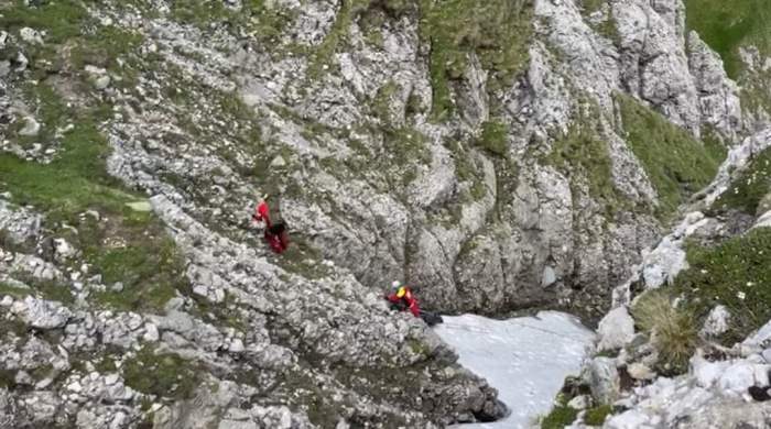 Turistul care a murit ieri, în Masivul Bucegi, era portughez. Bărbatul a rămas în urmă, să facă poze, atunci când a fost lovit de fulger / FOTO