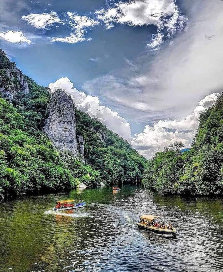 Locul din România unde turiștii se simt ca în Elveția. Are un peisaj de vis și este unul dintre cele mai frumoase din Europa. Ce lecție de istorie ascunde / FOTO