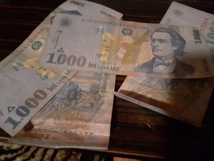 Bancnota de 1000 de lei, cu chipul lui Mihai Eminescu, se vinde cu o sumă frumoasă în 2022. Ce preț are pe OLX