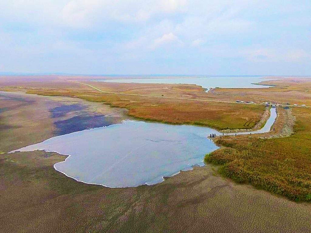 Lacul din România care a secat vara aceasta din cauza temperaturilor extreme. Canicula și-a pus amprenta asupra naturii / FOTO