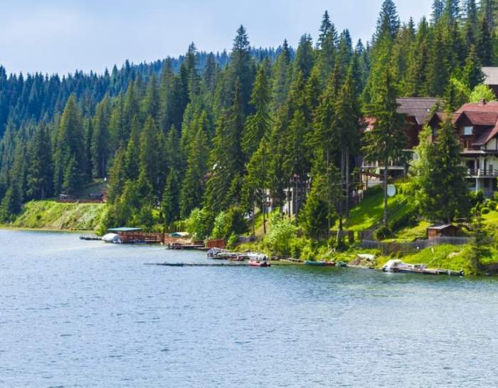 Lacul din România care a secat vara aceasta din cauza temperaturilor extreme. Canicula și-a pus amprenta asupra naturii / FOTO