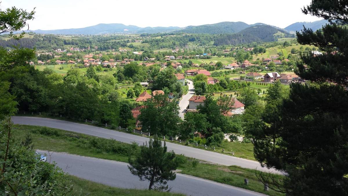 Peisaj satul Roșia din România Satul Roșia din România peisaj