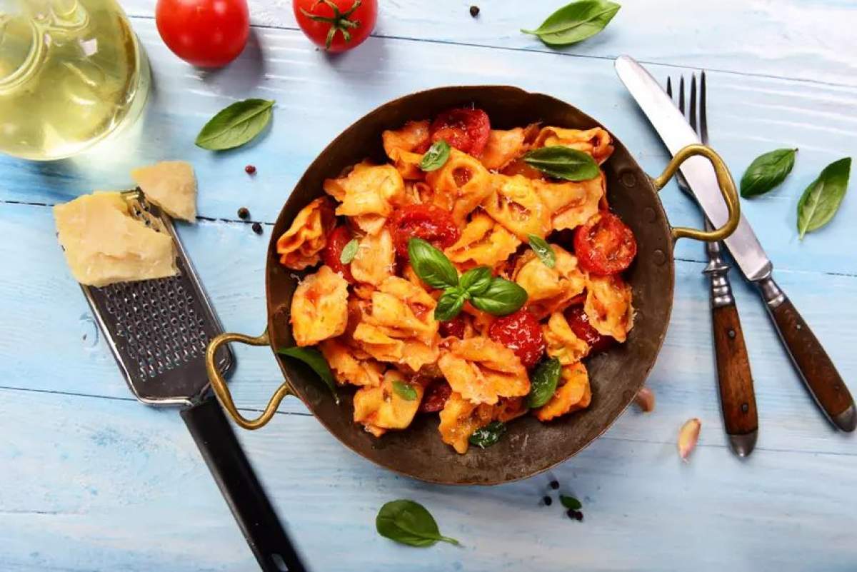 Rețetă de tortellini cu roșii. Un preparat gustos pentru zilele călduroase de vară