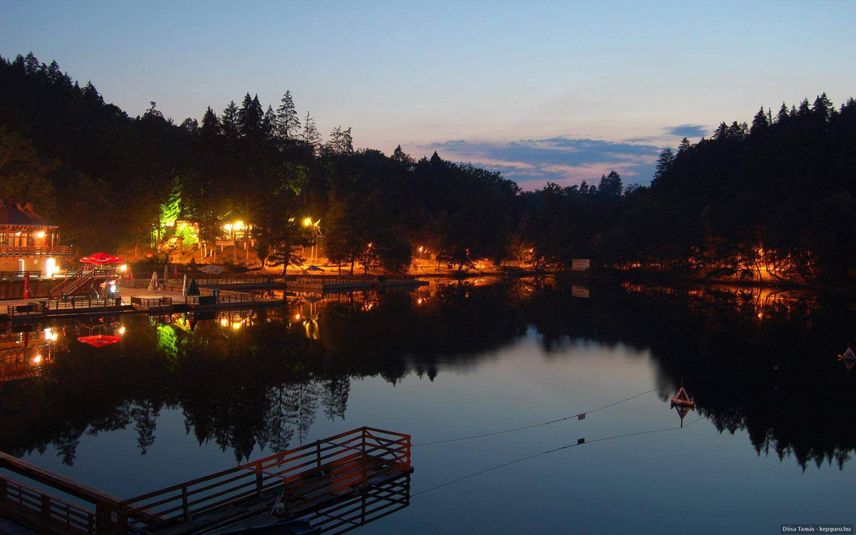 Lacul din România care a apărut pe 27 mai 1875, fix la ora 11.00! Apele lui vindecă oameni și e unic în lume / FOTO