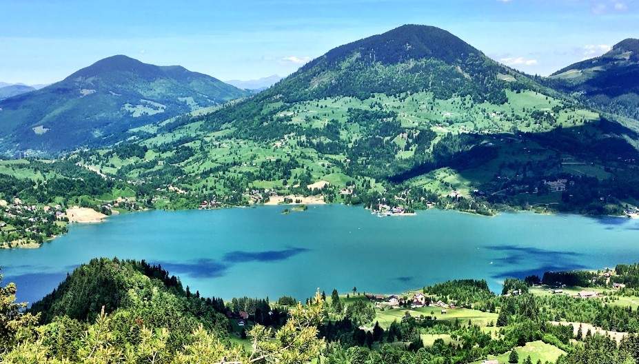 Lacul din România unde găsești cel mai curat aer din țară! Locul e de vis, dar are o poveste blestemată: un sat întreg a fost scufundat / FOTO