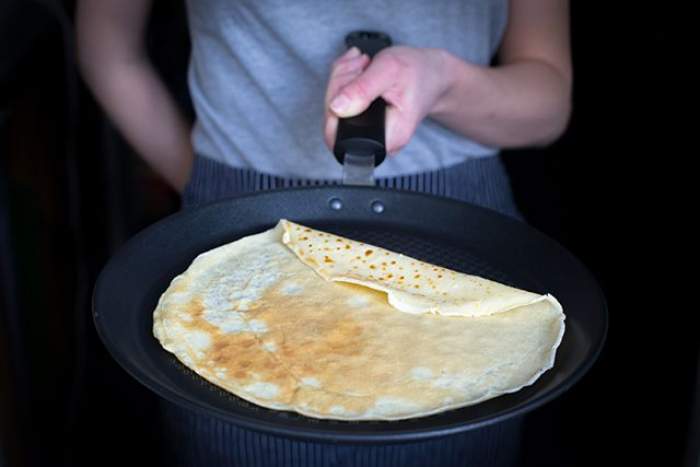Housewife tricks.  What to do so that the pancakes do not stick to the pan