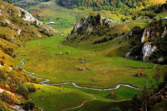 ''Palma lui Dumnezeu'', locul din România unde oamenii încă nu au ajuns! Aici totul e sacru / FOTO