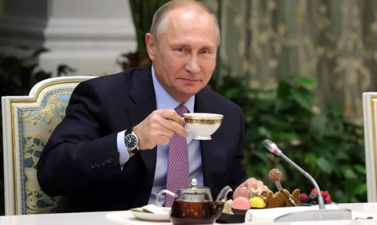 De ce Vladimir Putin le recomandă rușilor să bea ceai de salcie. "Este mai sănătos decât..."