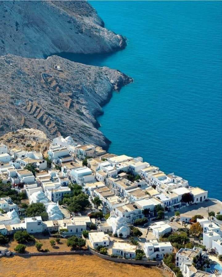 Plaja din Grecia apreciată de tinerii căsătoriți. Mulți vin aici pentru a petrece luna de miere / FOTO