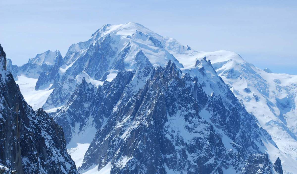 Un ghețar s-a prăbușit în Alpii Italieni. Cel puțin șase persoane au murit