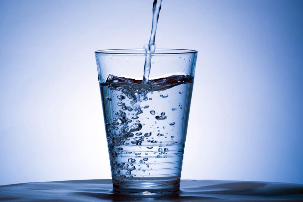 Ce se întâmplă în corpul tău dacă bei apă minerală constant. Adevărul pe care nu mulți îl știu