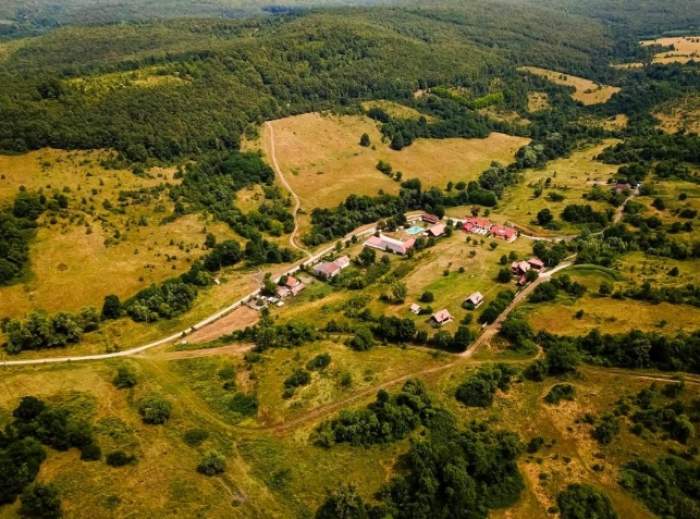 Satul din România cumpărat de un miliardar italian! Cum va arăta prima ”localitate green” în care s-a investit 10 milioane de euro / FOTO 