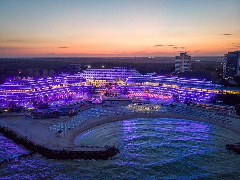 Plaja din România unde a fost filmat "Nea Mărin Miliardar". Hotelul denumit atunci "perla litoralului" a fost redeschis. Cum arată acum și ce prețuri sunt la cazare