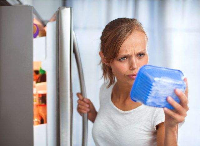 Ciocolata și murăturile, printre alimentele care nu expiră!